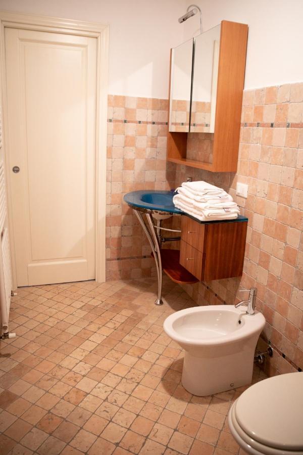 Iseolakerental - La Stallina - Monte Isola Bagian luar foto